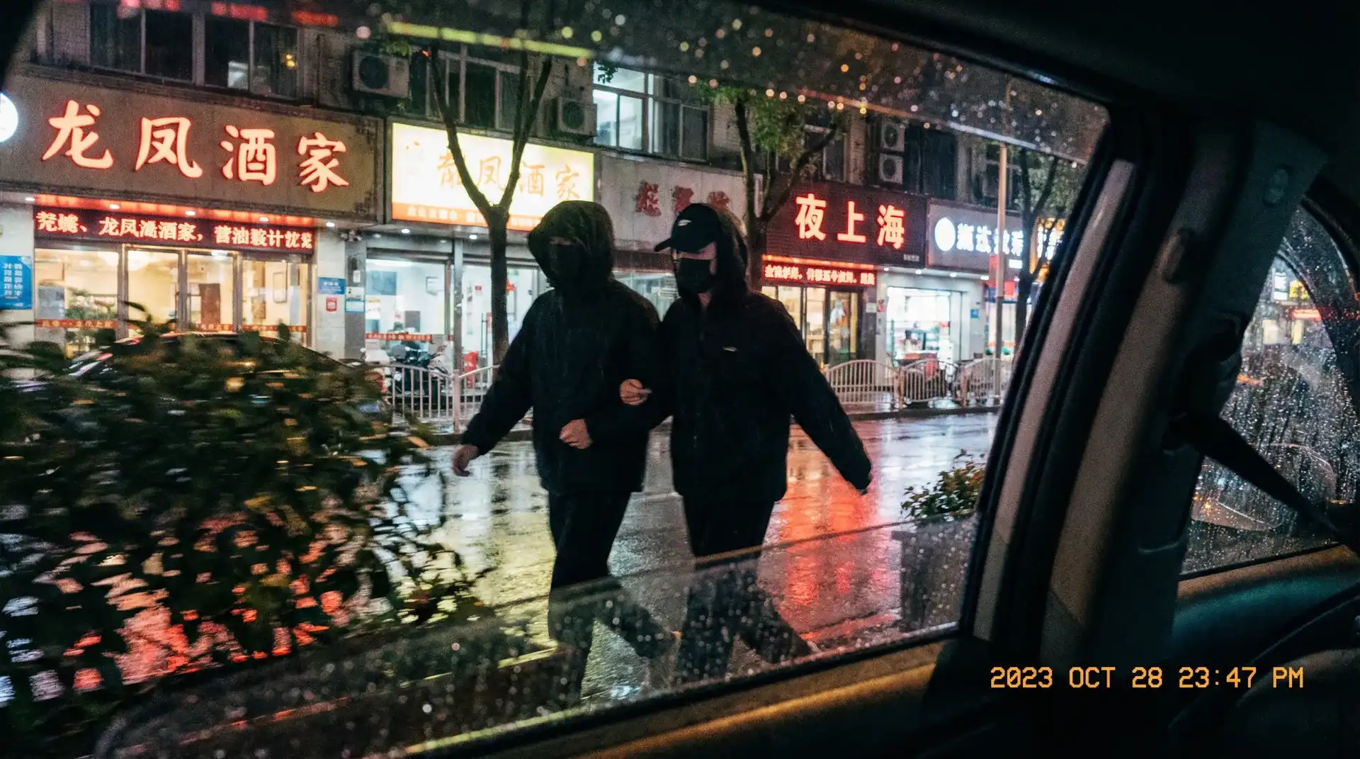 捷克搭讪 - 顶流明星深夜密会现场抓拍照片